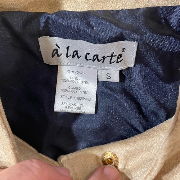 A La Carte Sleeveless Vest Small (FQ) - Picture 6 of 12